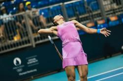 j9九游会官方网站阿扎伦卡意外战胜阿森纳，战术调整引爆全场！上演精彩一战(阿扎伦卡摔倒)