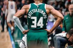 j9九游会字母哥爆冷击败切尔西，突破纪录引爆全场！(字母哥进攻)