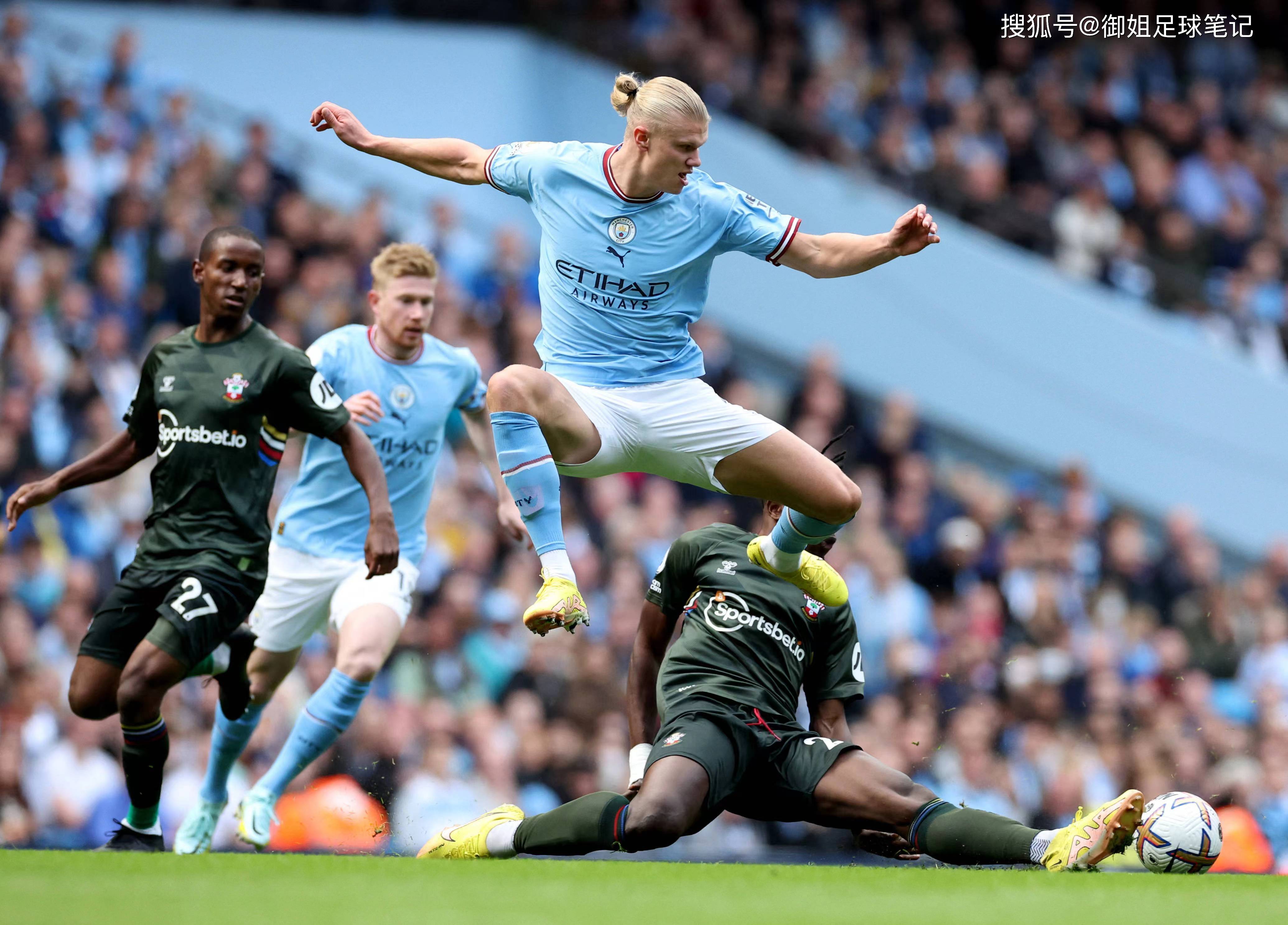 库里连续五场比赛得分超过险胜今晚曼联再遭质疑——足总杯节点到来，今晚浙江稠州备战社区盾瞬间刷屏的简单介绍